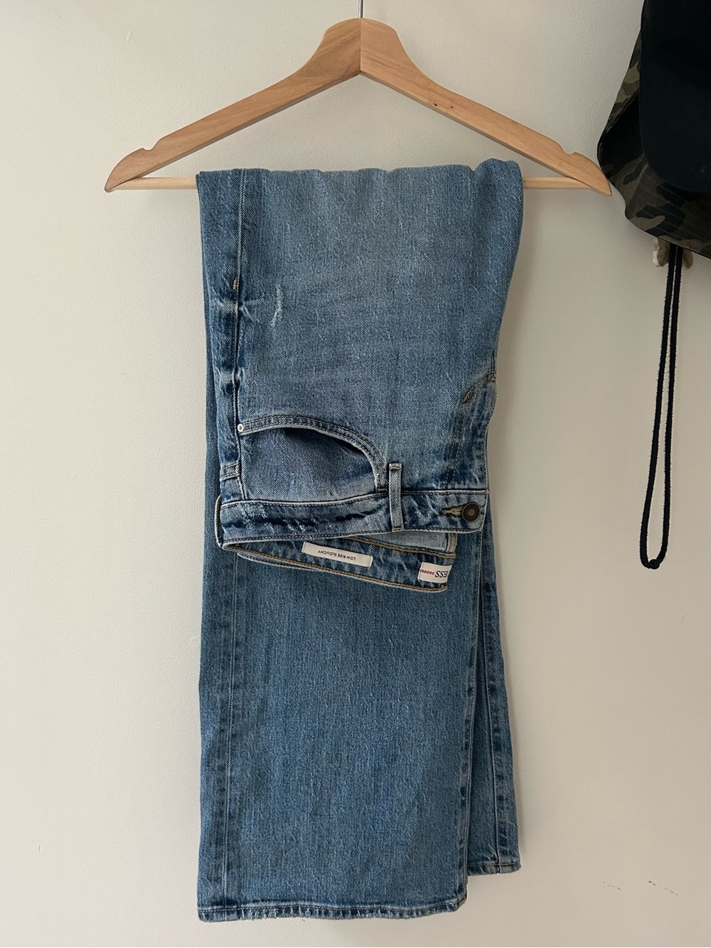 Women’s Guess Low-Rise Slouchy Jean